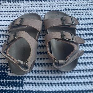 Size 6 Carter’s toddler boys sandals